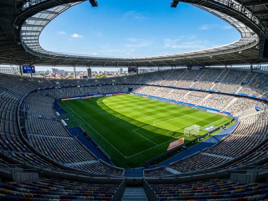 Tableau comparatif des 16 stades de la Coupe du Monde 2026 avec capacités et caractéristiques